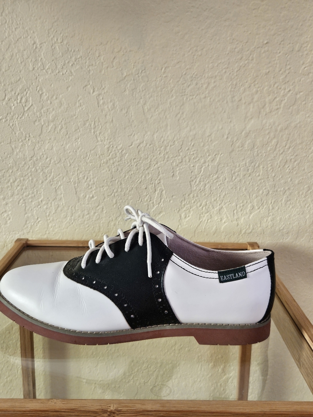 Eastland sadie Leather black and white oxford. Size 8 - Picture 7 of 8